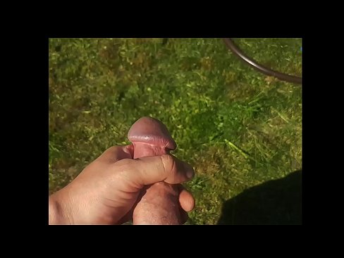 ❤️ گرم hottie پنهنجي گلابي pussy fucked حاصل ڪري ۽ هڪ اونهاري جي باغ ۾ squirt سان cums ❤️  ❤